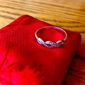 Double infinity white gold ring